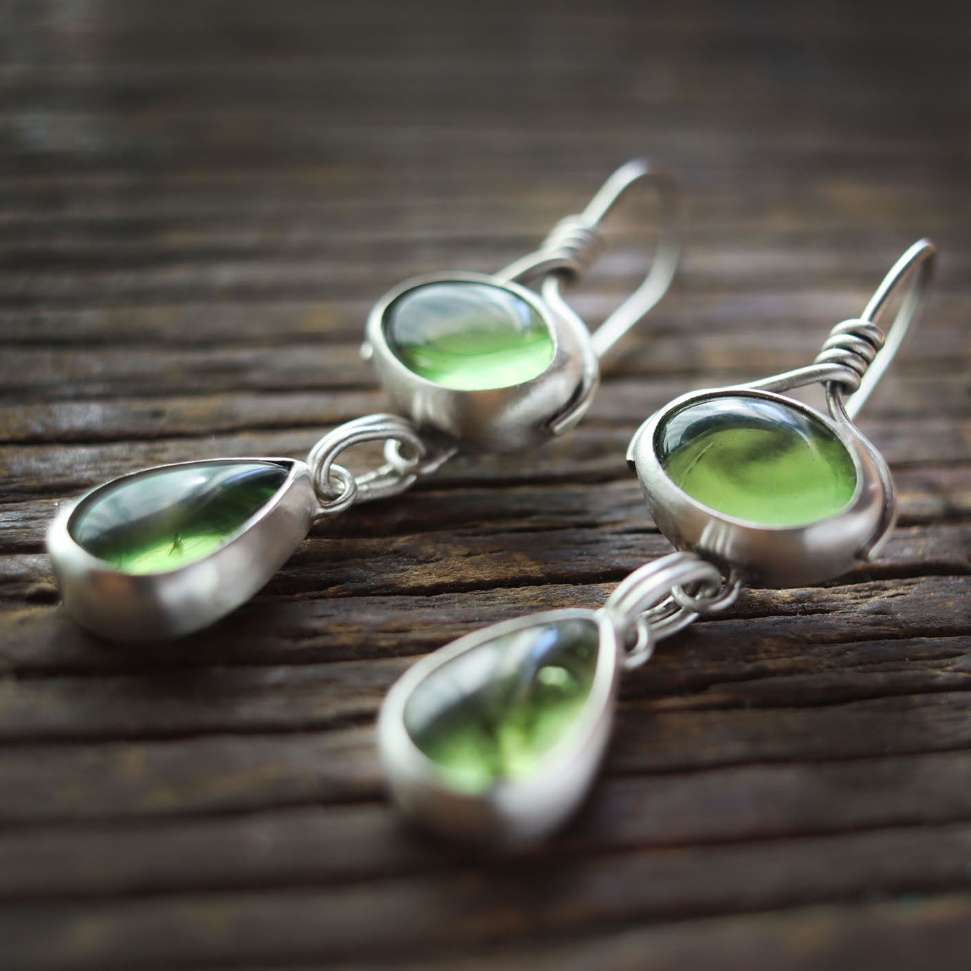 Green Amber two-tiered earrings (a)